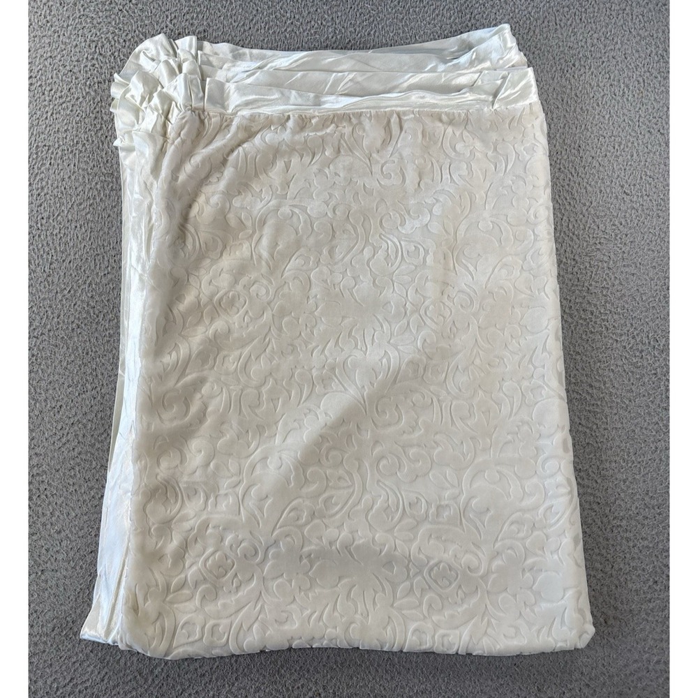 Giraffe At Home‎ Throw Blanket 41x55 Embossed Damask Silk Blend Satin Trim Cream - Picture 11 of 12